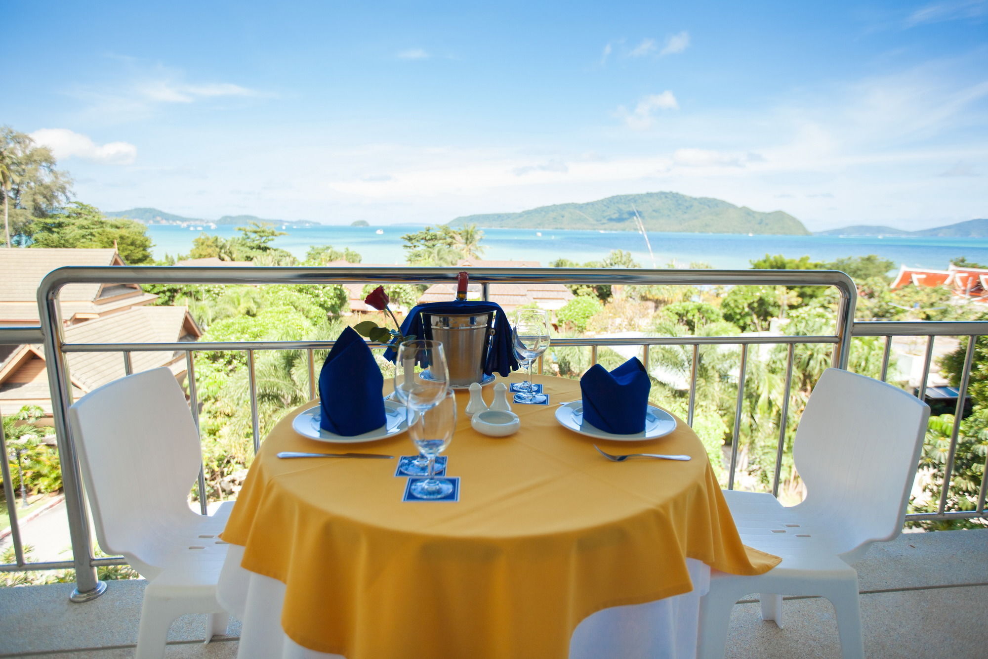 Chalong Beach Hotel Phuket Rawai Exterior foto